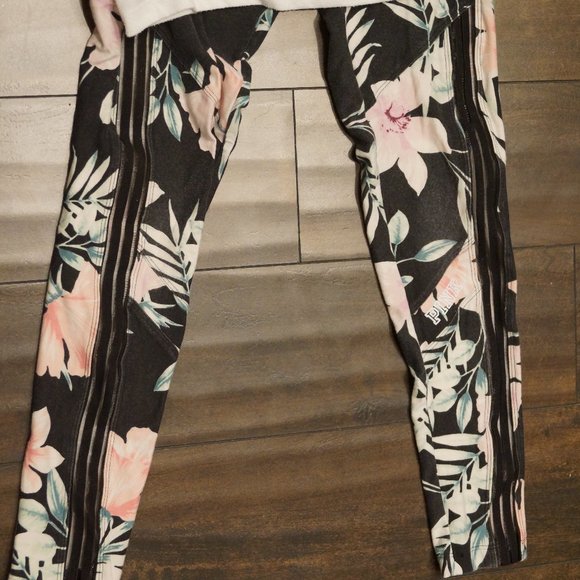 PINK Victoria's Secret Pants - PINK by Victoria’s Secret Yoga Tropical Print Gym LAST CALL ⚰️😿